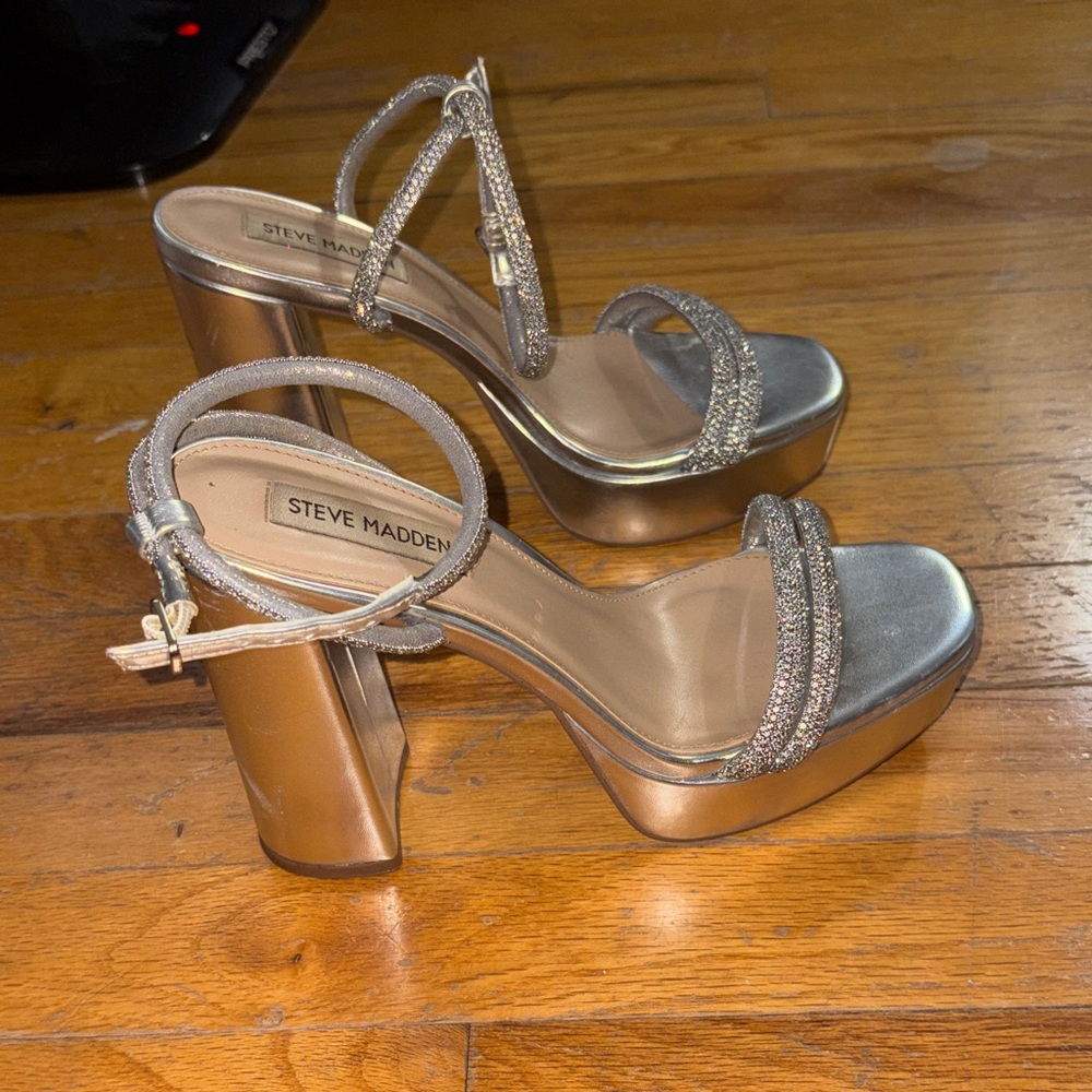 Steve Madden Metallic Gold Block Heels - Picture 2 of 7